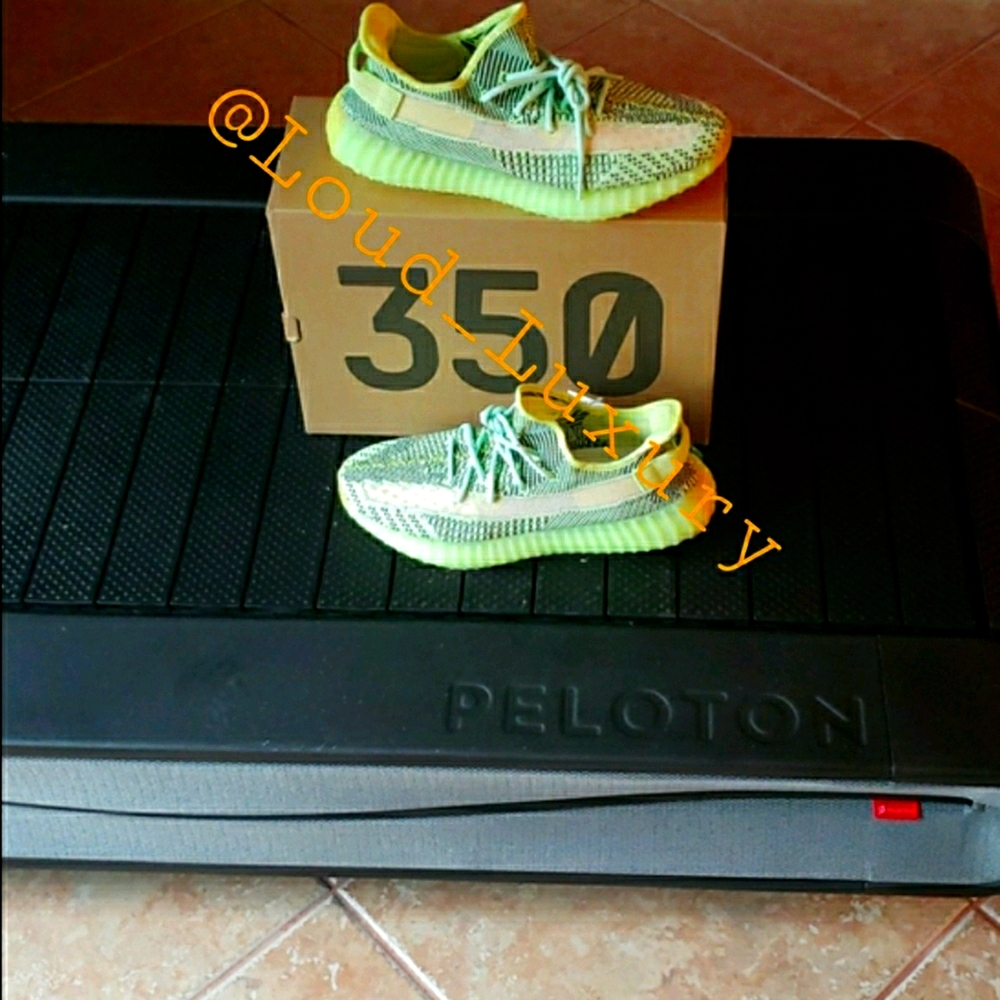 🆕️ NWB YEEZY BOOST 350 V2